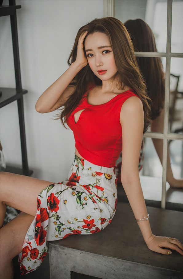 日韩美女美胸图-日韩美女的秘密武器：揭秘完美美胸背后的文化密