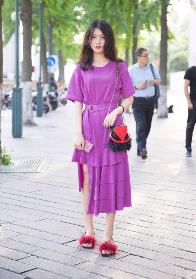 时尚美女穿条纹内裤：展现品味与自信的时尚选择