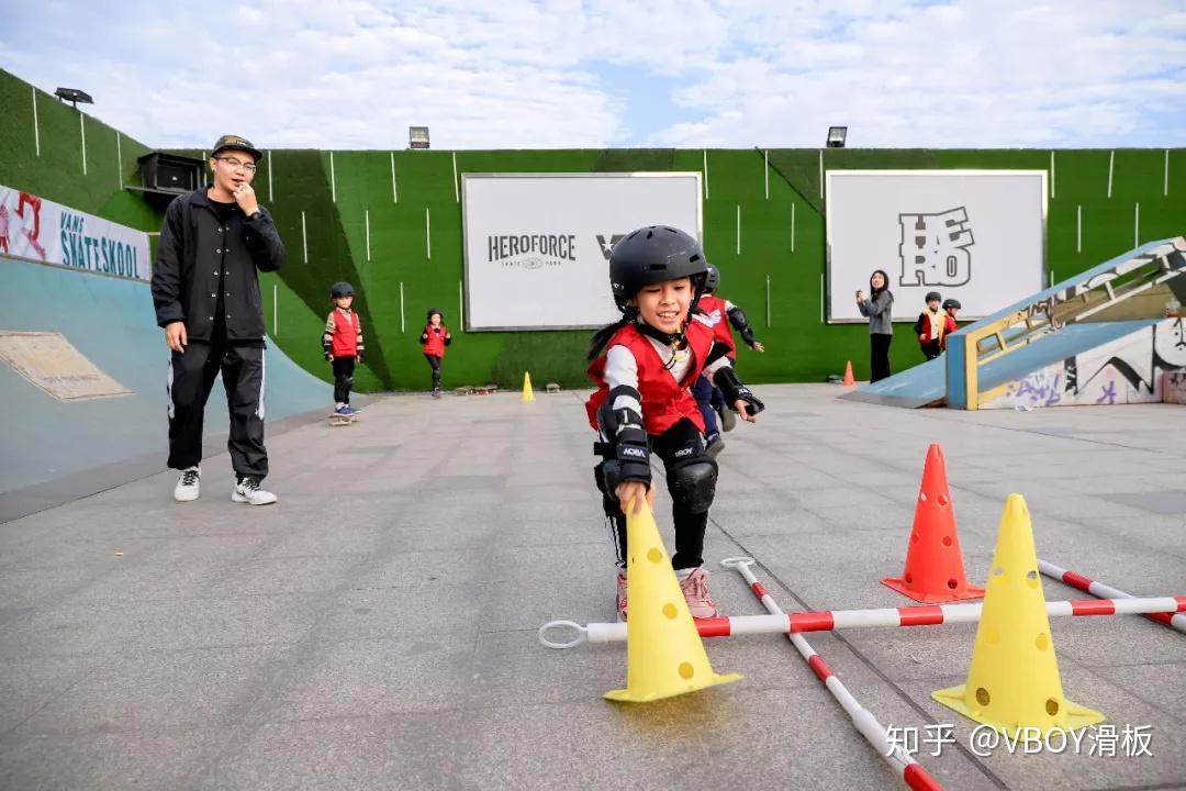 公路滑板视频极限运动_滑板公路板怎么玩_公路滑板教学视频