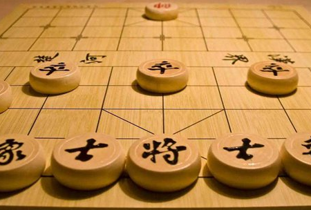 象棋将帅对头_象棋将帅碰头谁输_象棋将帅对面输赢判定