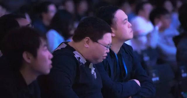pdd笑笑解说ig对战_s5总决赛笑笑pdd解说_笑笑和pdd解说的比赛