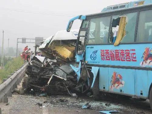 河北车祸现场_河北车祸10人死亡_河北车祸10人死