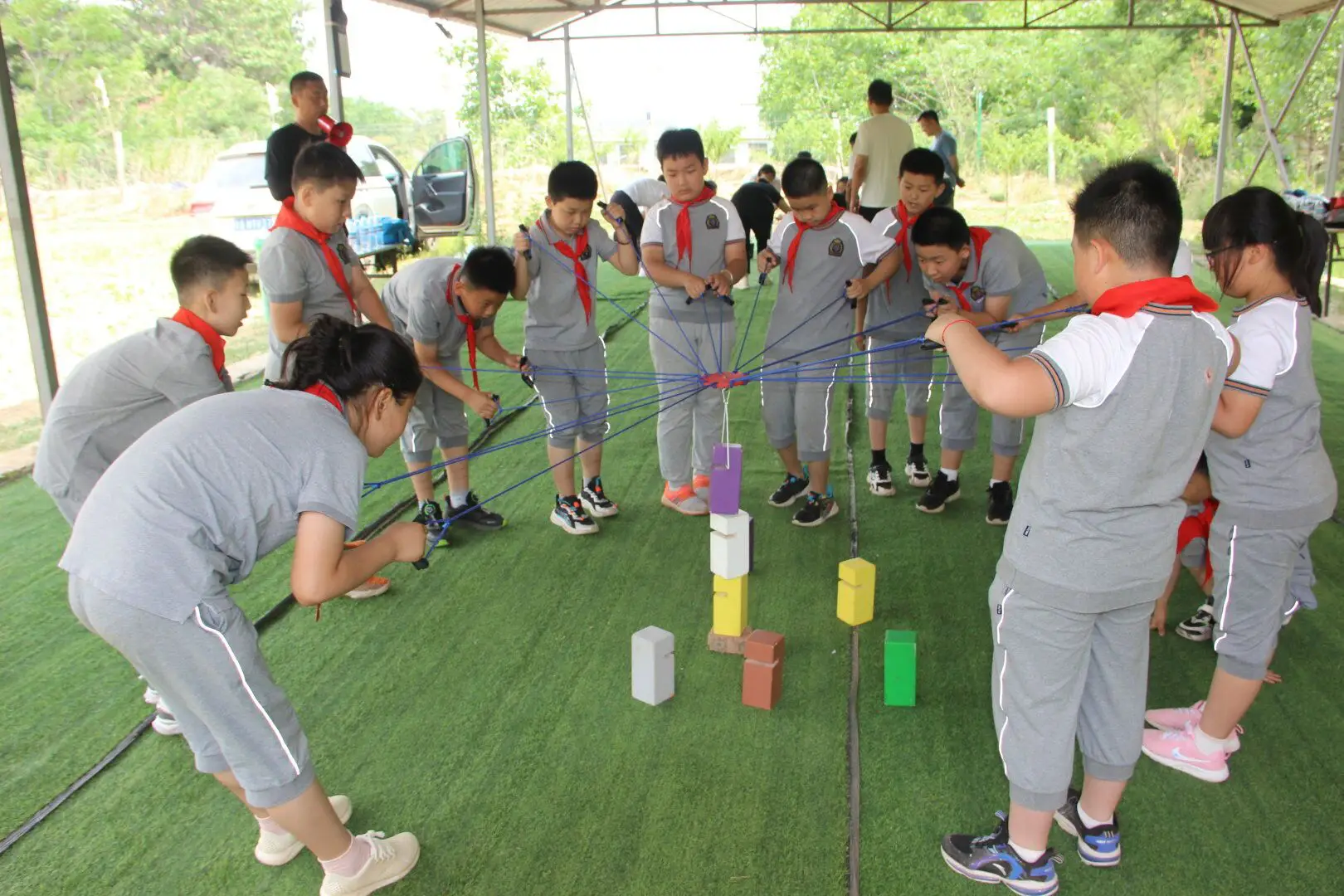 户外拓展小学生游戏有哪些_适合小学生的户外拓展比赛游戏_小学生户外拓展游戏
